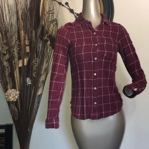 ♥️Button down plaid shirt♥️